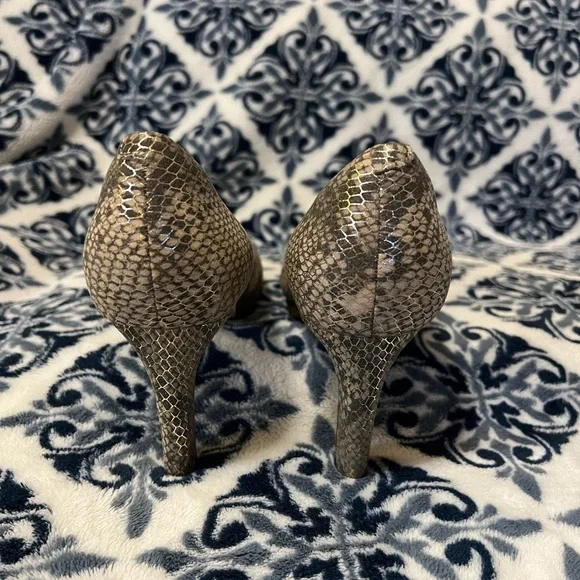 NWT, 6 1/2 Clarks Women's Ambyr Joy Pump, Beige Metallic - Picture 10 of 11